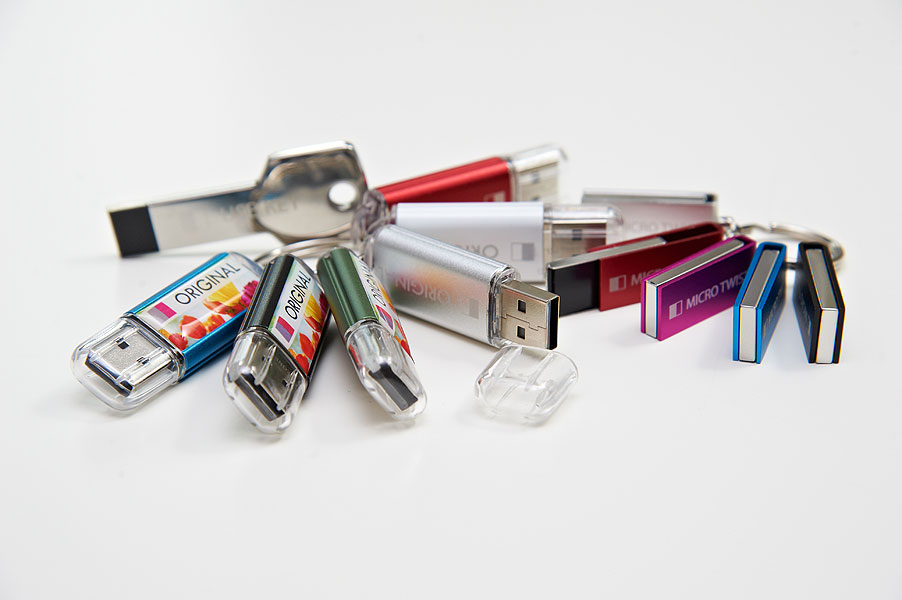 USB-Produkte - USB-Produkte und Docking Stations in unterschiedlichsten Ausführungen. Tagesaktuelle Preise erhalten Sie unter usb[at]werbealex[dot]de